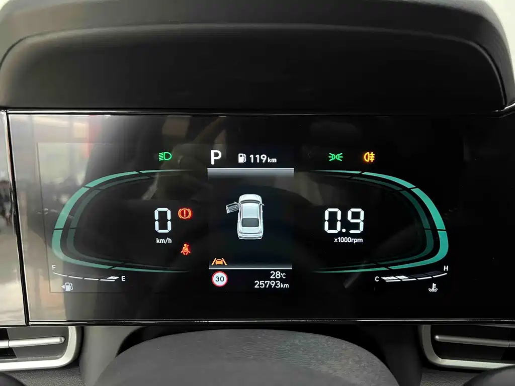 Hyundai Elantra 2023 — фото 10