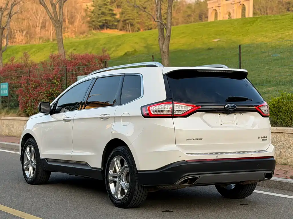 Ford Edge 2016 — фото 4