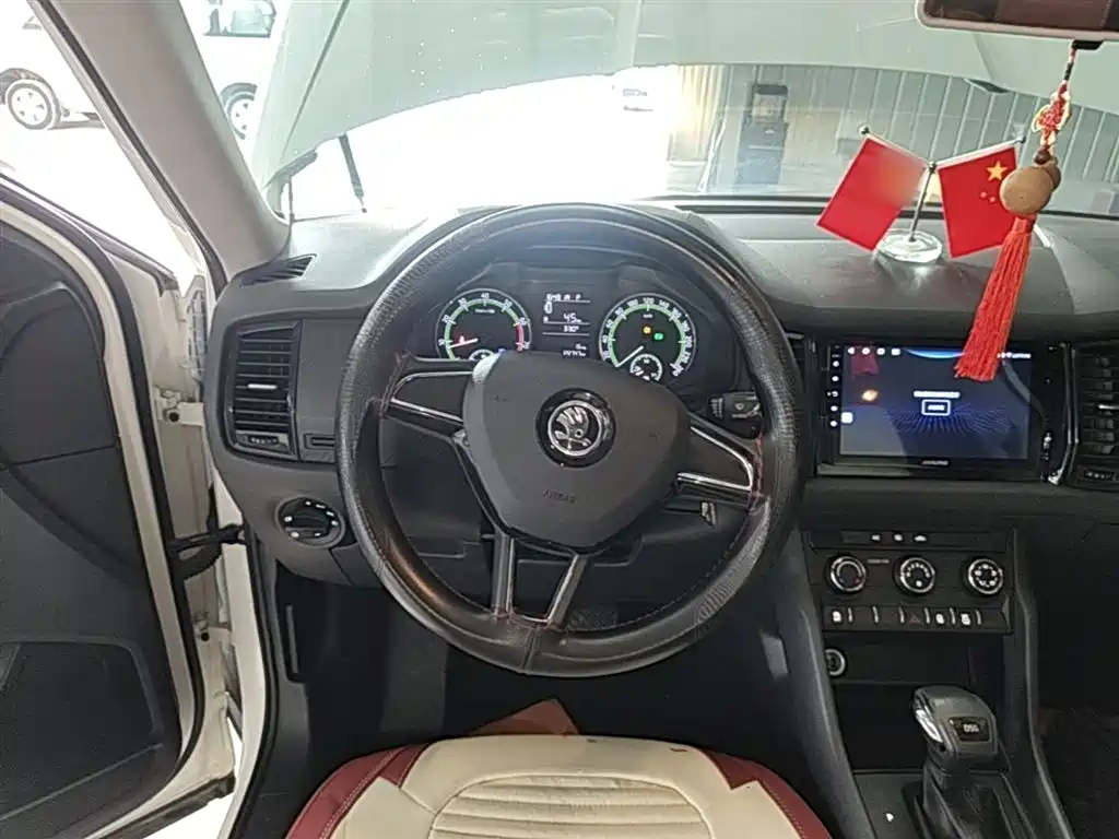 Skoda Kodiaq 2017 — фото 11