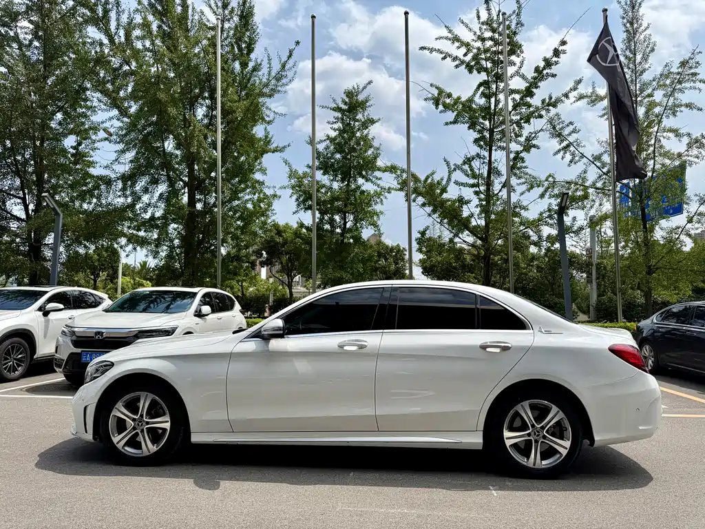 Mercedes-Benz C-Class 2021