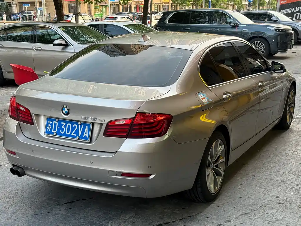 BMW 5 Series 2017 — фото 14