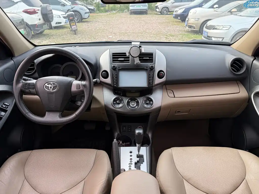 Toyota RAV4 2013 — фото 3