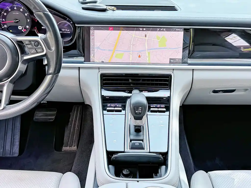 Porsche Panamera 2018 — фото 10