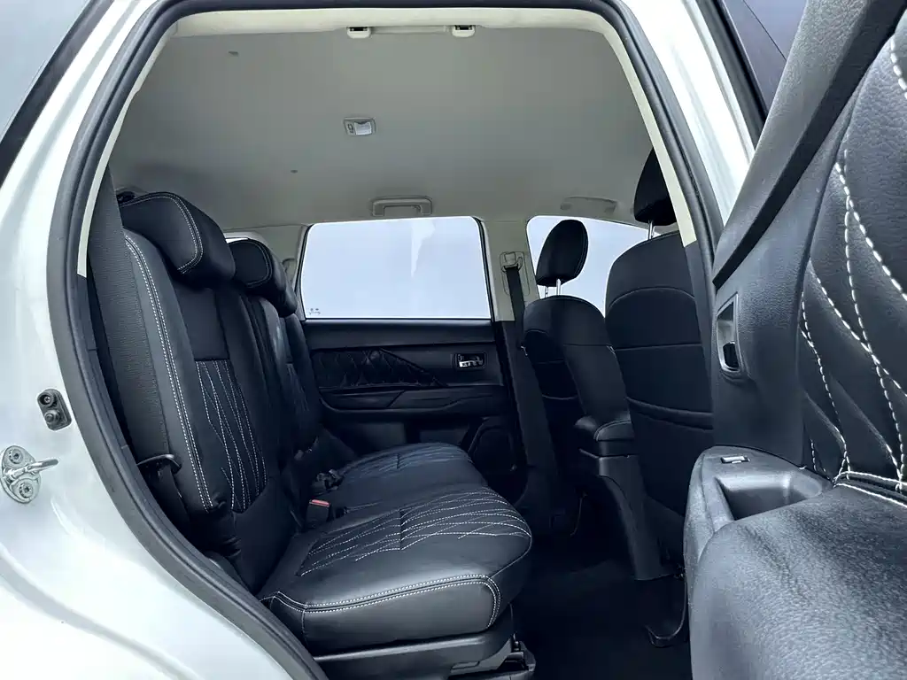 Mitsubishi Outlander 2022 — фото 10