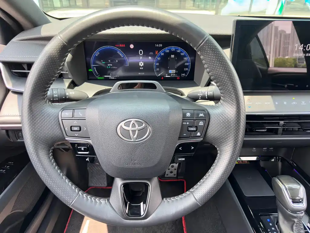 Toyota Camry 2024 — фото 15