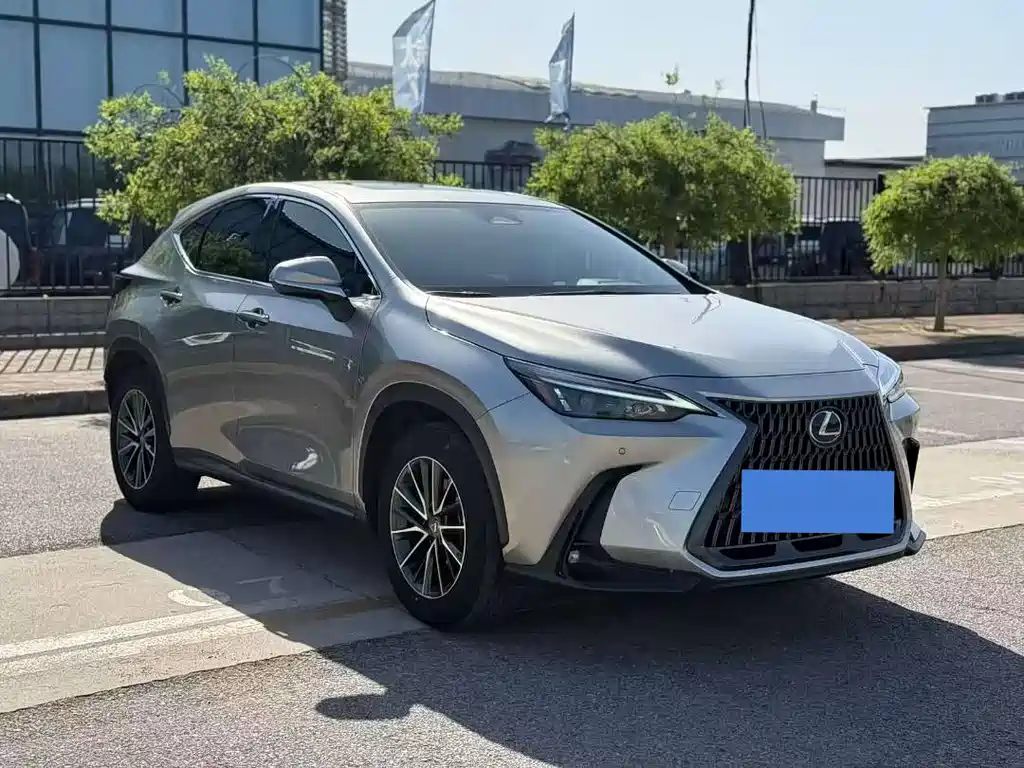 Lexus NX 2023
