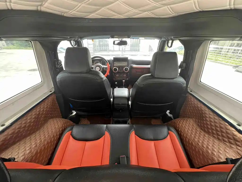 Jeep Wrangler 2012 — фото 10