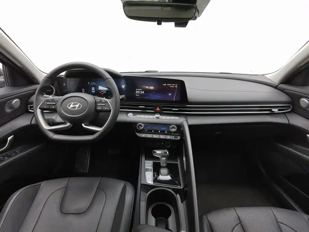 Hyundai Elantra 2024