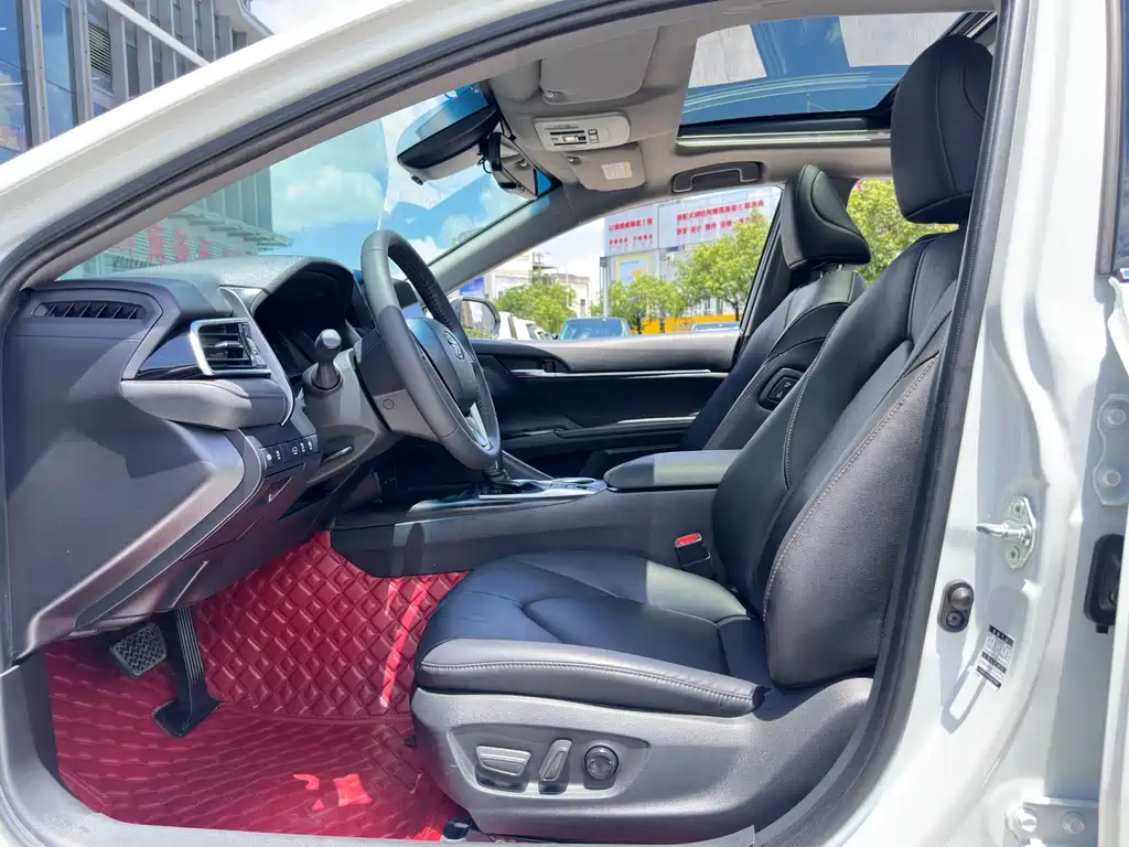 Toyota Camry 2023 — фото 10