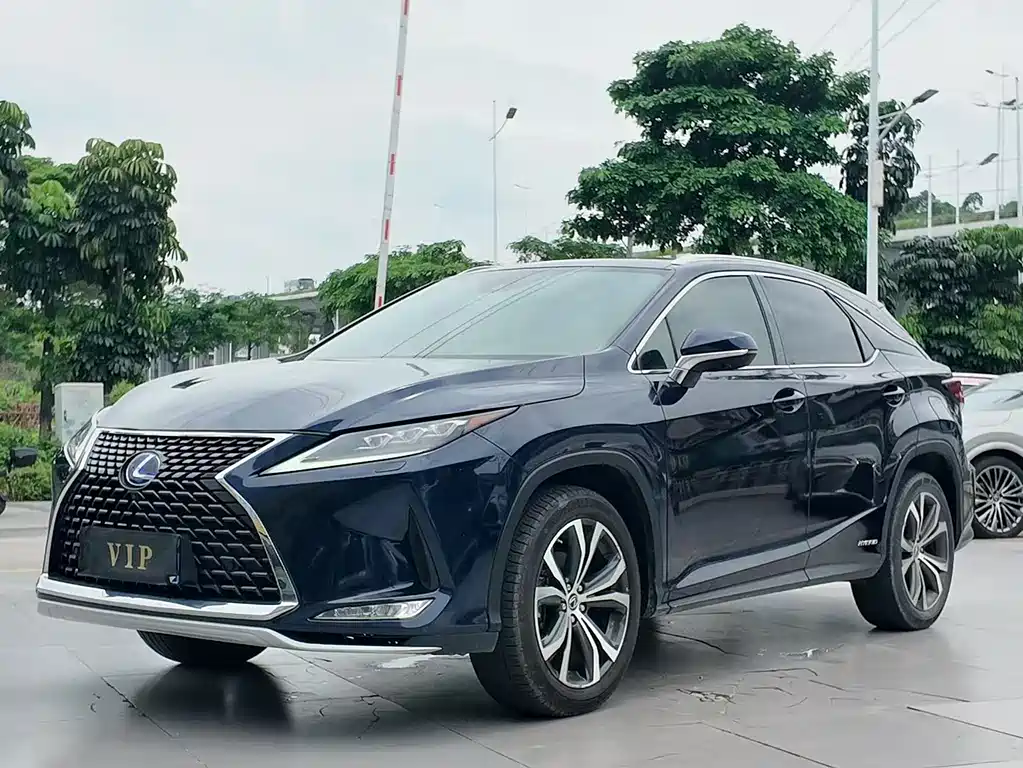 Lexus RX 2022 — фото 1