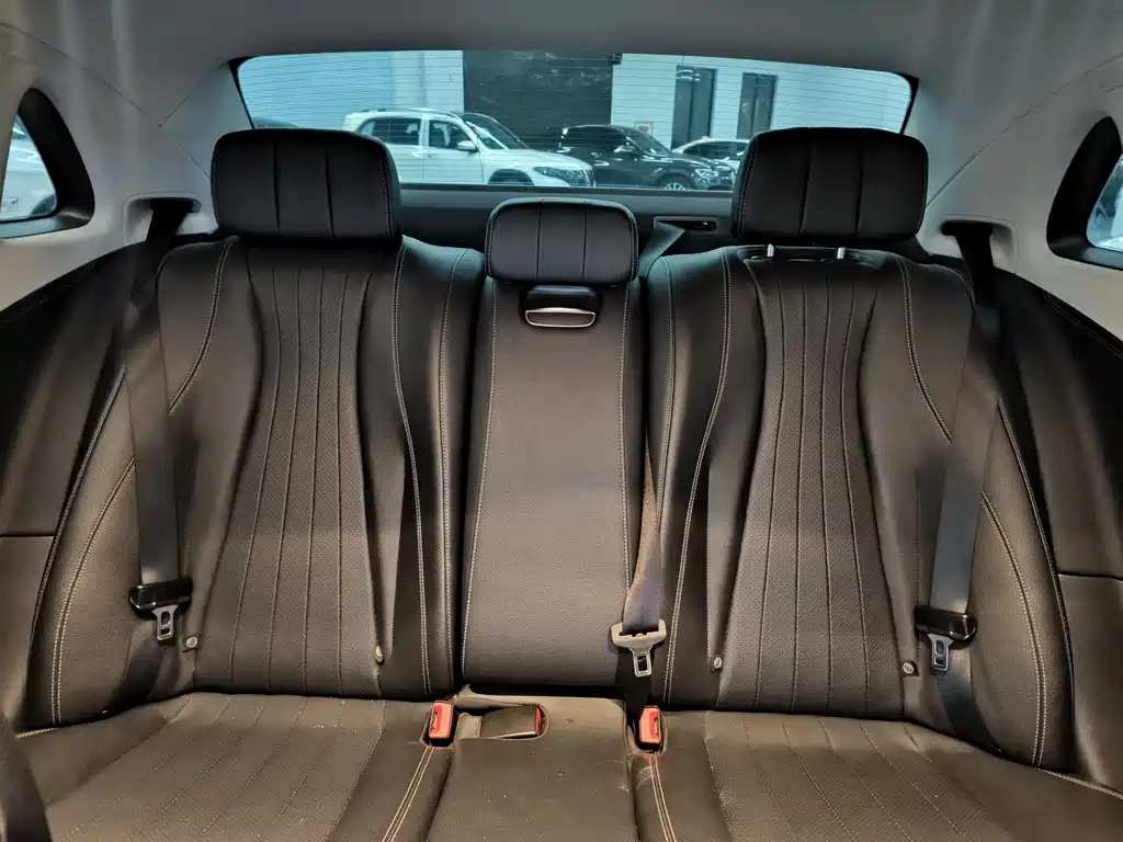 Mercedes-Benz E-Class 2018 — фото 10