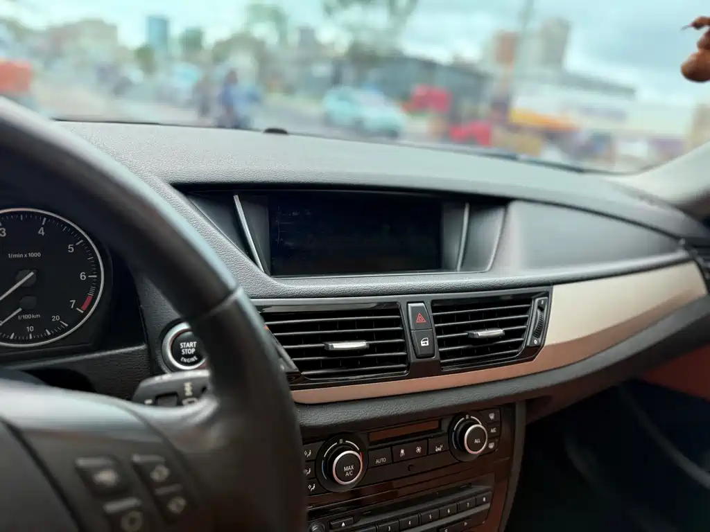 BMW X1 2013 — фото 11