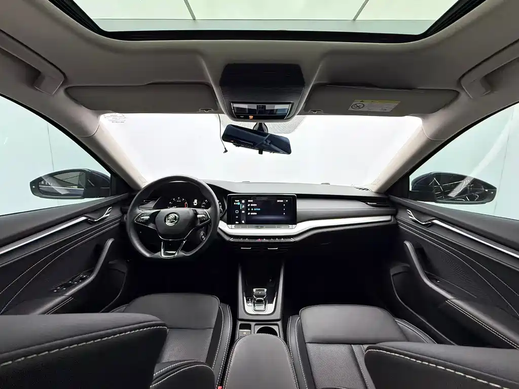 Skoda Octavia 2023 — фото 12