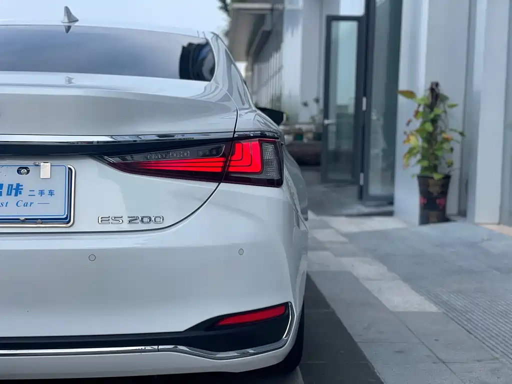 Lexus ES 2023 — фото 15
