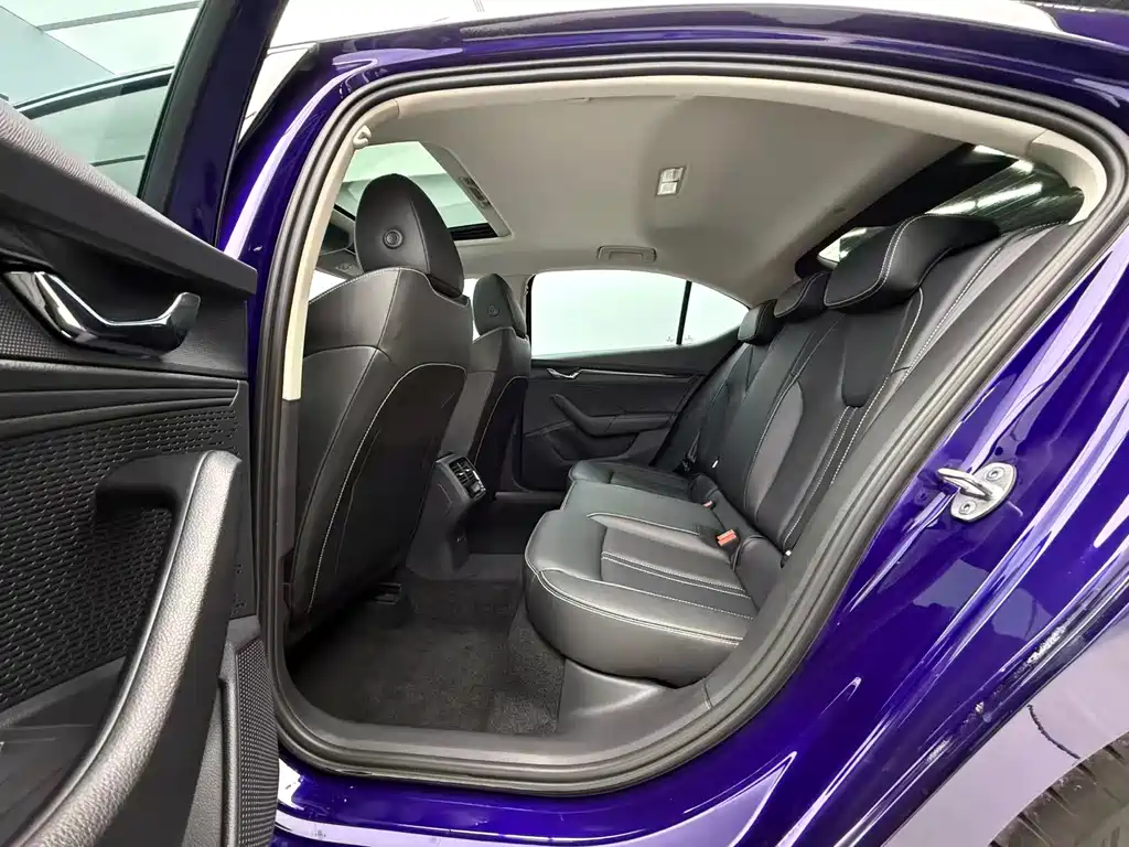 Skoda Octavia 2023 — фото 13