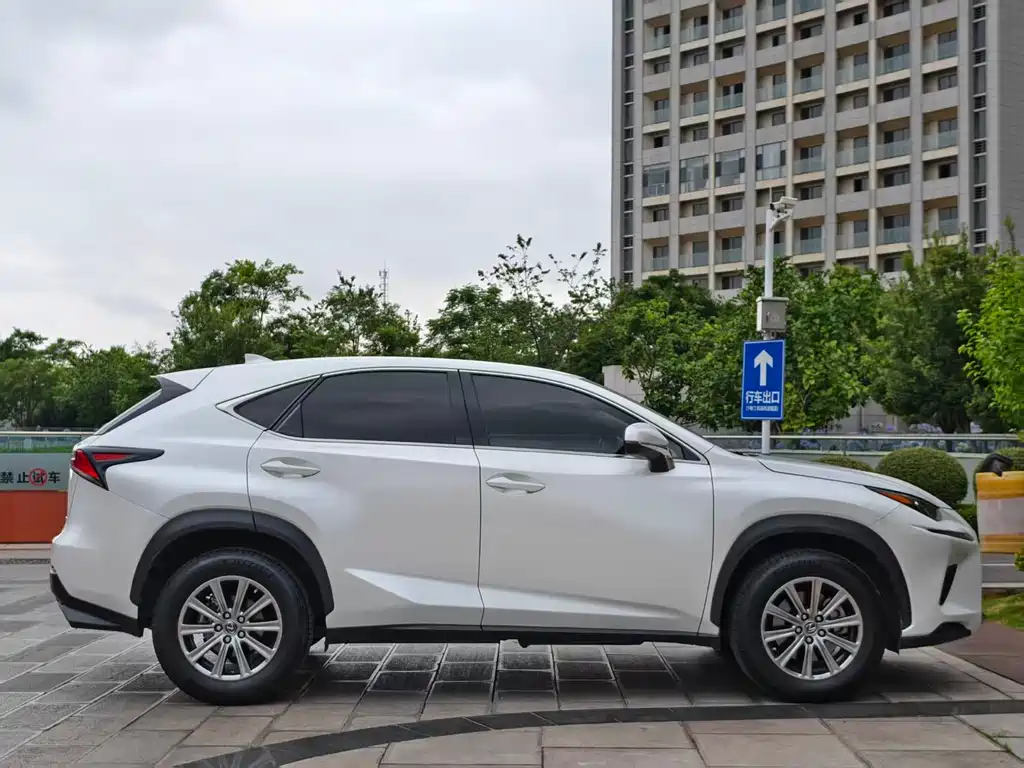 Lexus NX 2018 — фото 4