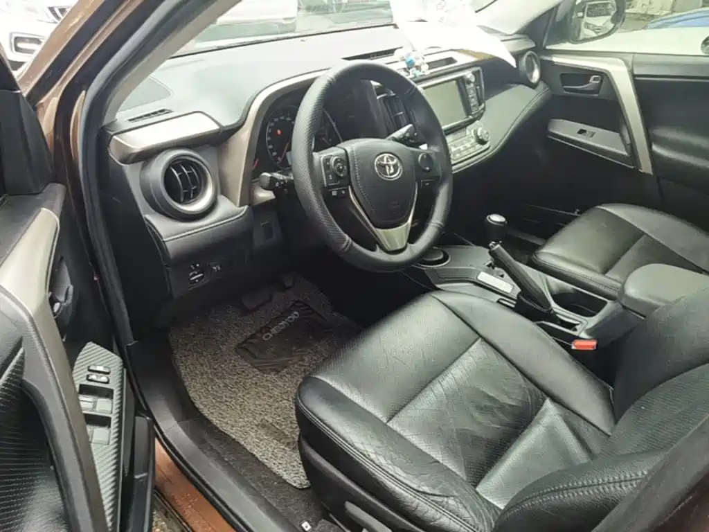 Toyota RAV4 2015 — фото 16