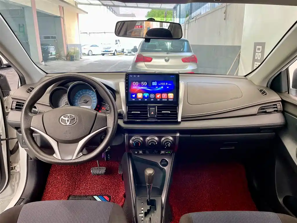 Toyota Yaris L 2015