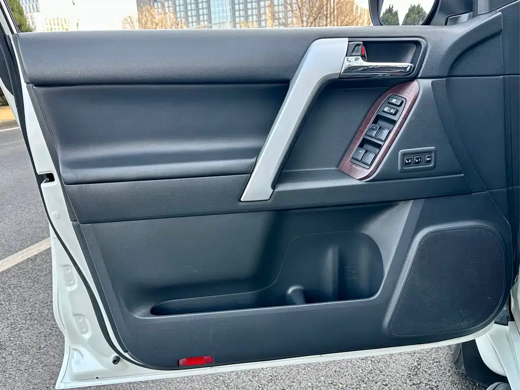 Toyota Prado 2017 — фото 12