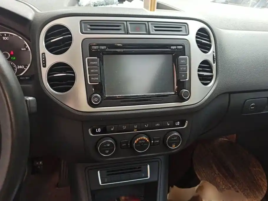 Volkswagen Tiguan 2015 — фото 12