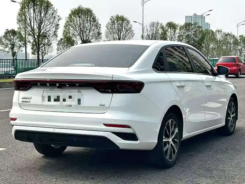 Geely Emgrand 2023 — фото 9