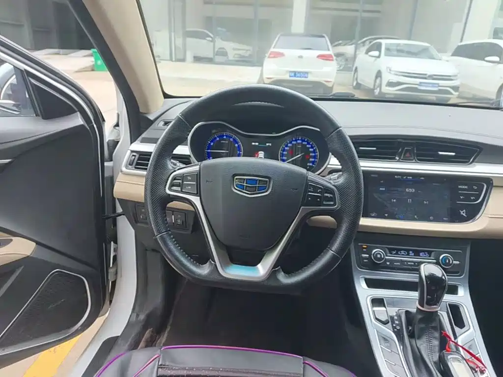 Geely Emgrand 2018 — фото 11
