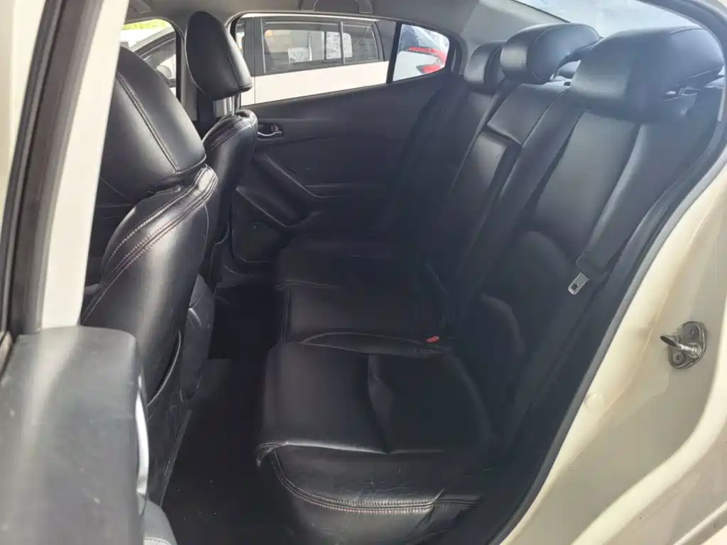 Mazda 3 Axela 2016 — фото 13