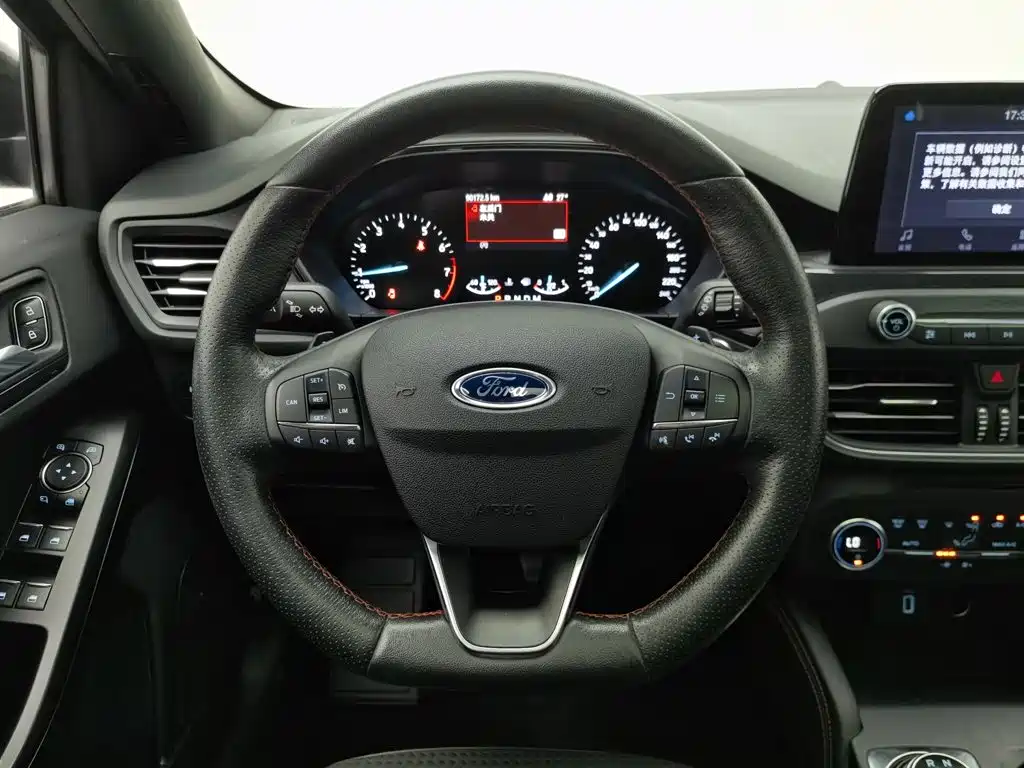 Ford Focus 2020 — фото 11