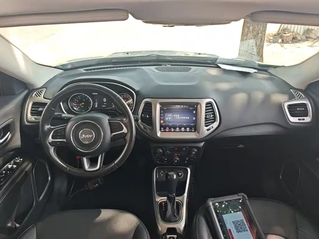 Jeep Compass 2017 — фото 10