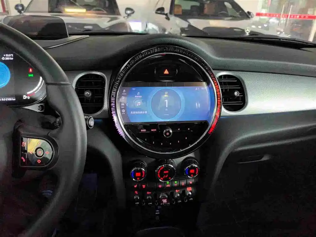 MINI MINI 2023