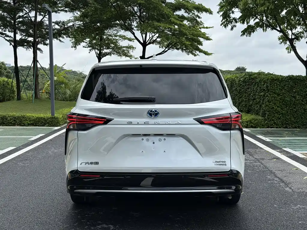 Toyota Sienna 2022 — фото 11