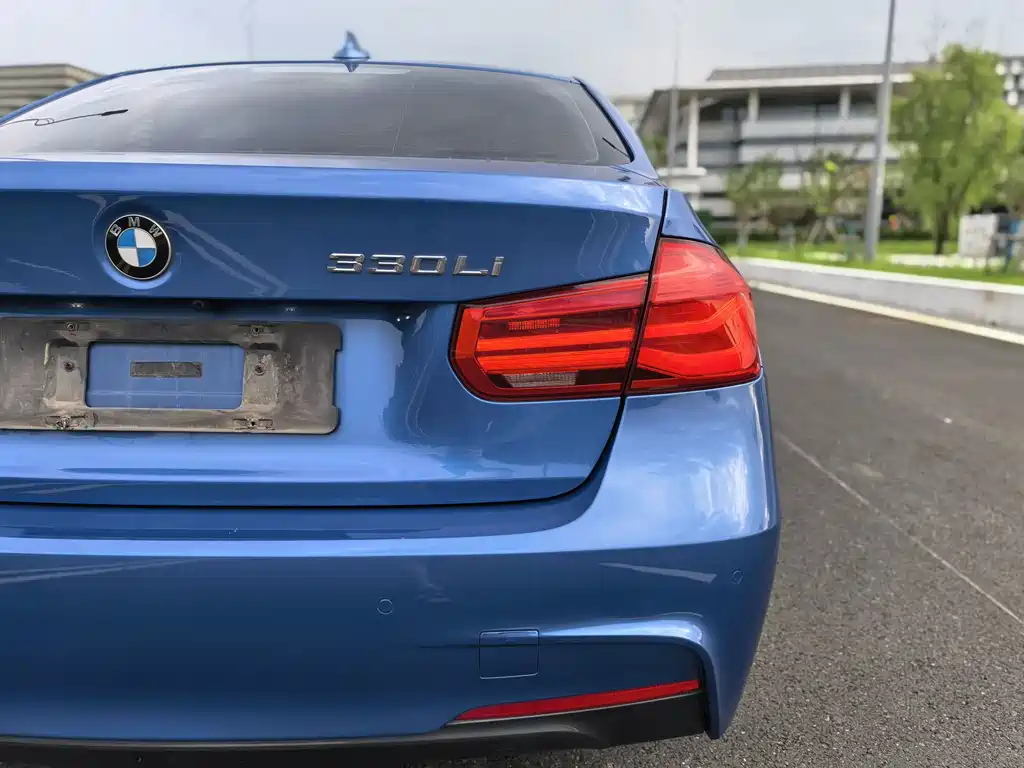 BMW 3 Series 2017 — фото 10