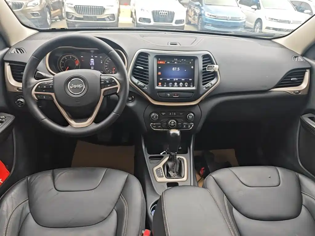 Jeep Cherokee 2018 — фото 10