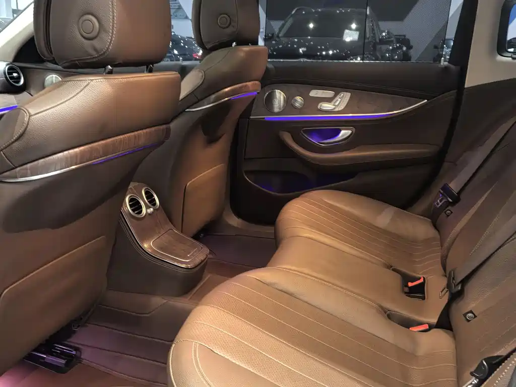 Mercedes-Benz E-Class 2022 — фото 14