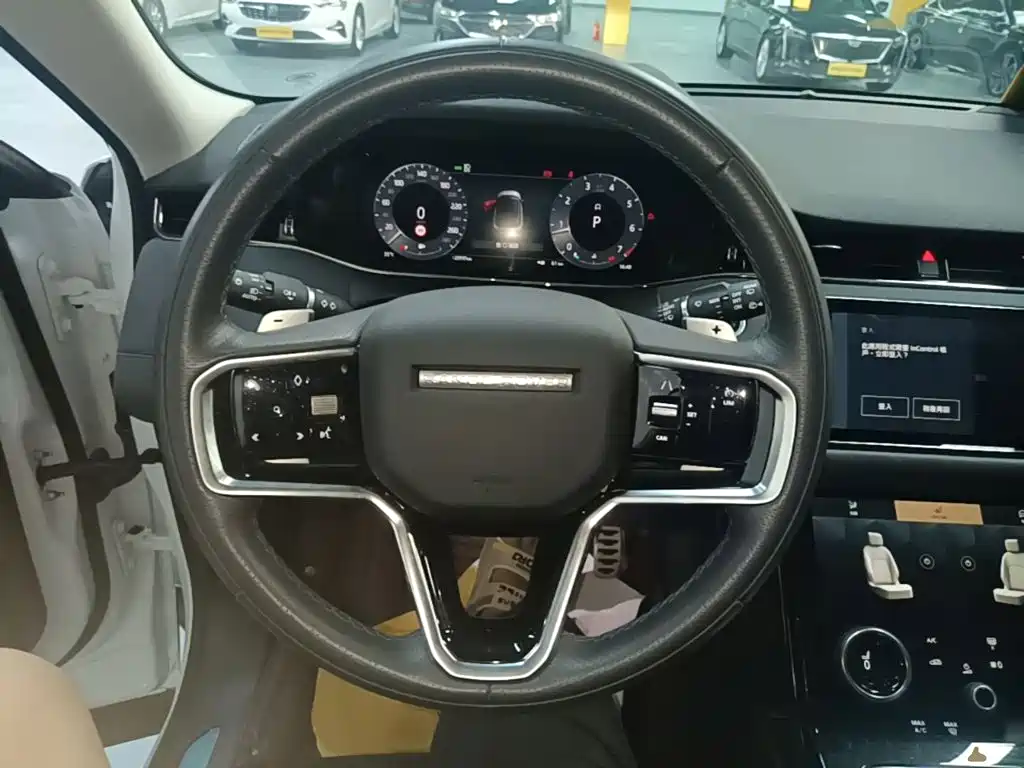 Land Rover Range Rover Evoque 2023 — фото 11