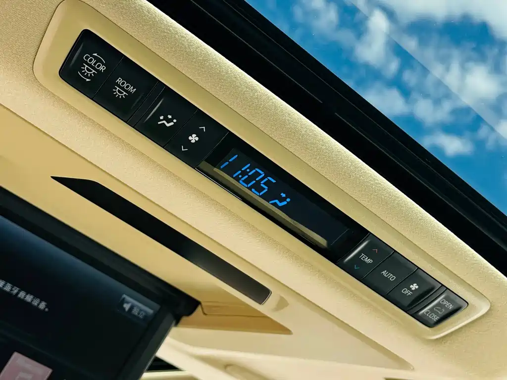Toyota Alphard 2020 — фото 22