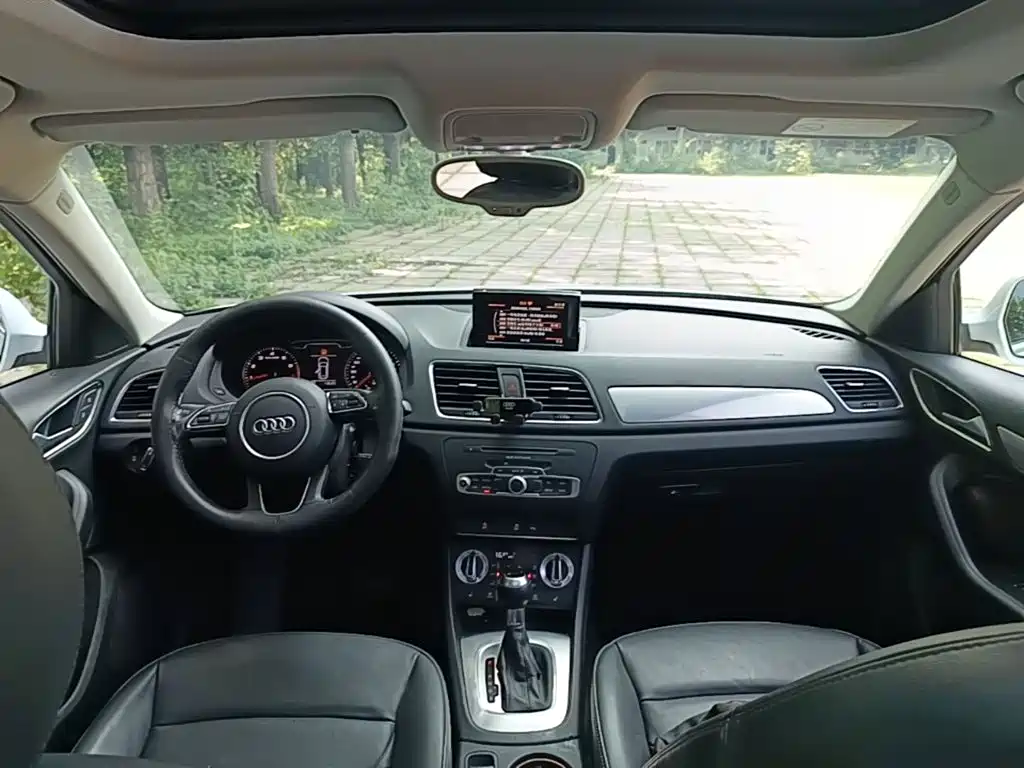 Audi Q3 2014 — фото 10