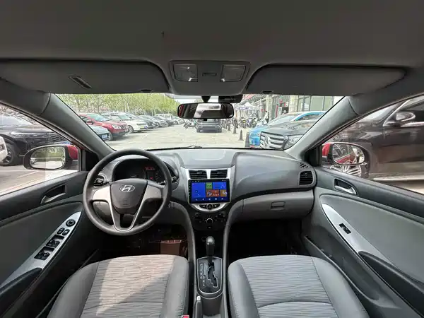 Hyundai Accent 2014