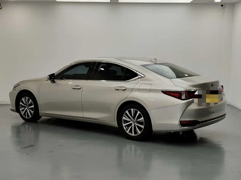 Lexus ES 2019 — фото 5