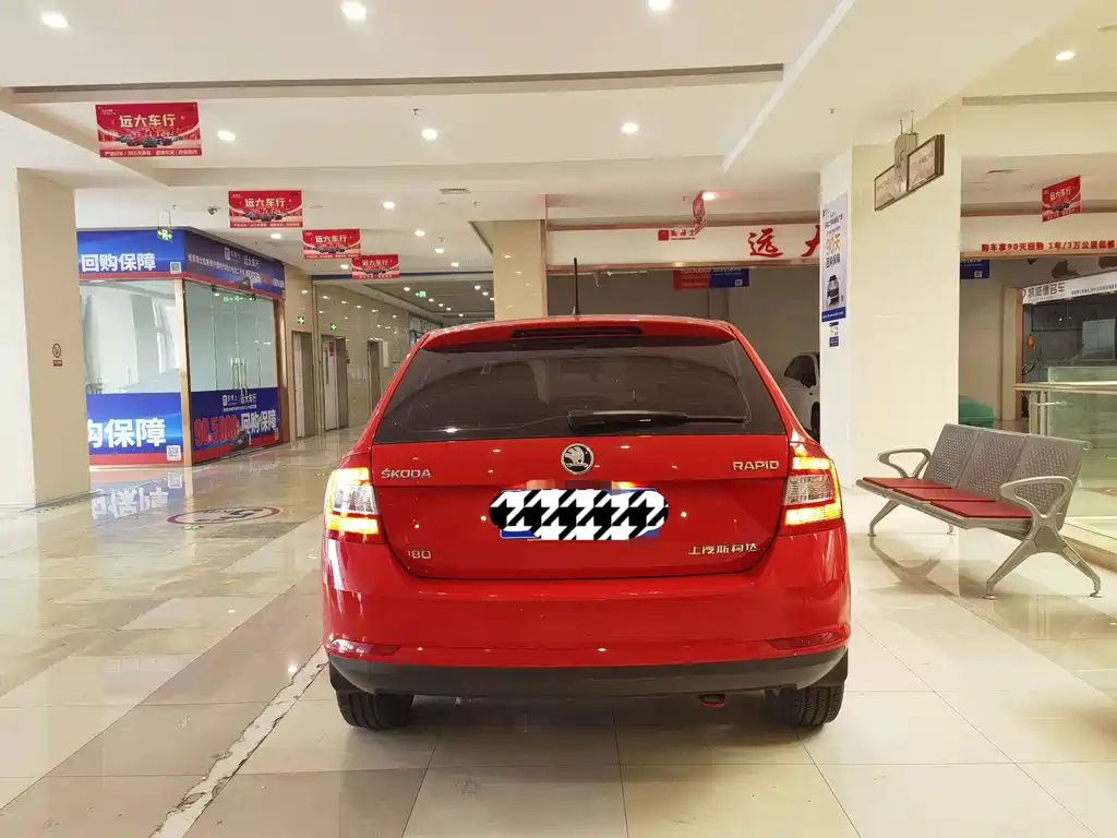 Skoda Rapid Spaceback 2018 — фото 15