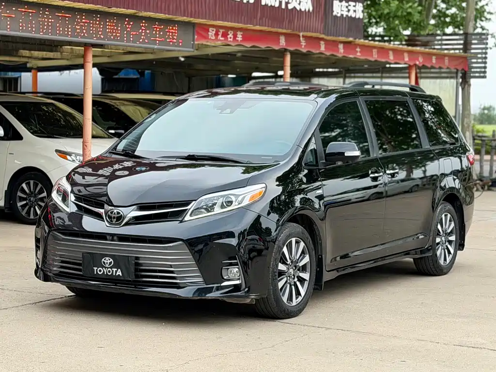 Toyota Sienna 2018 — фото 1