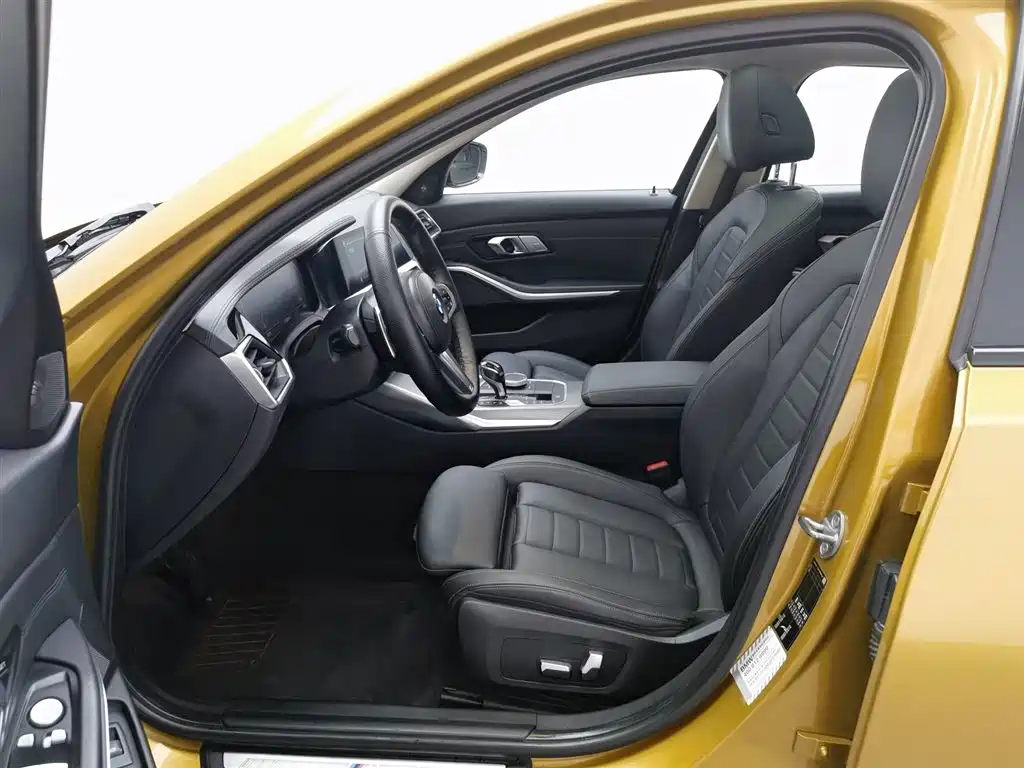 BMW 3 Series 2019 — фото 10