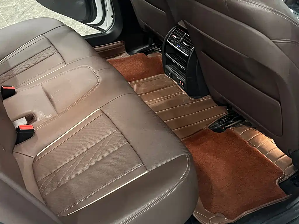 BMW 5 Series 2021 — фото 10