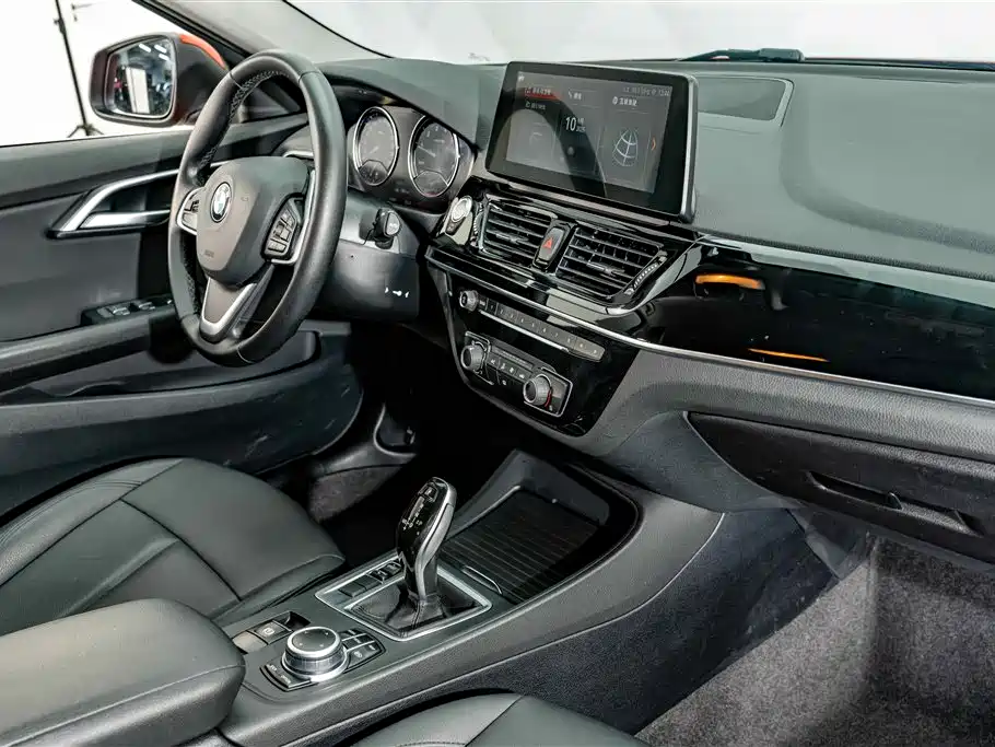BMW 1 Series 2022 — фото 18
