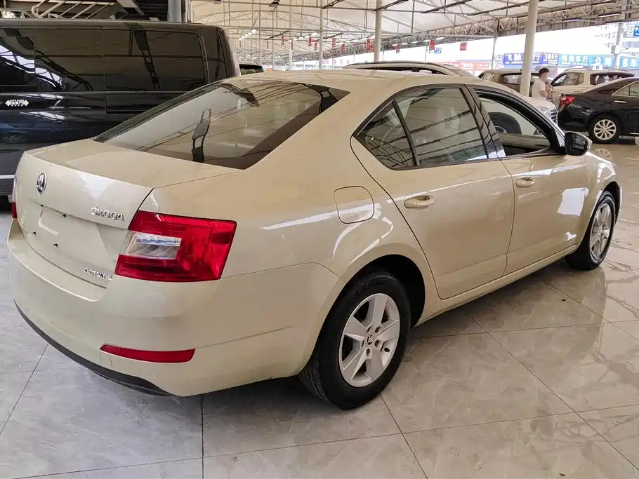 Skoda Octavia 2014 — фото 3