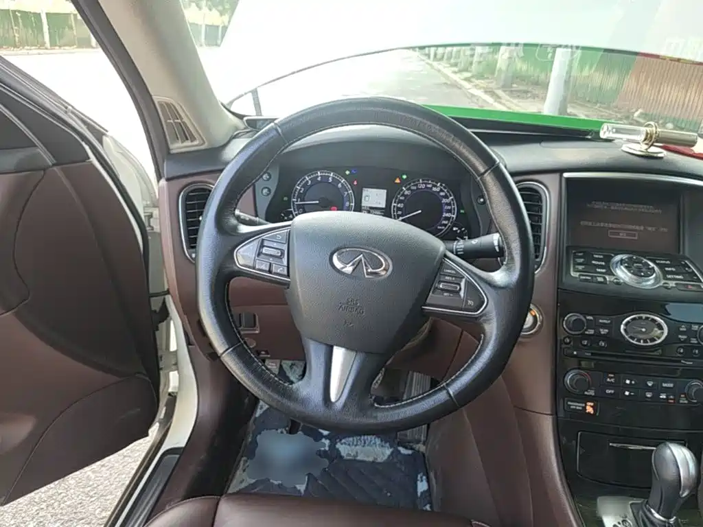 Infiniti QX50 2017 — фото 11
