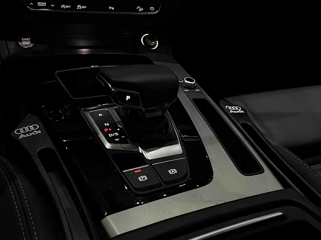 Audi Q5L 2023 — фото 15