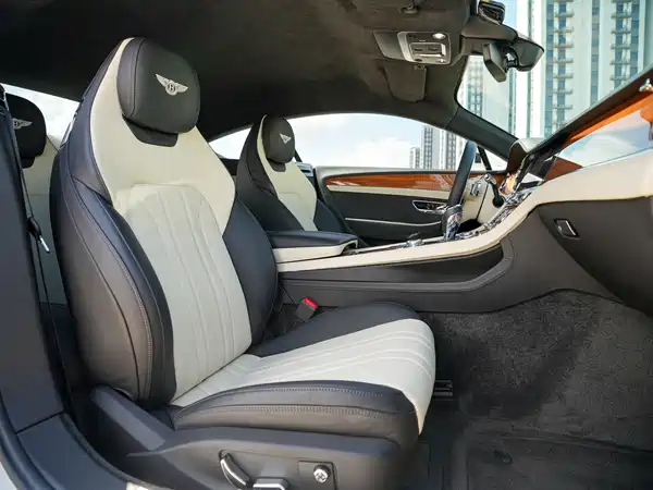 Bentley Continental 2021