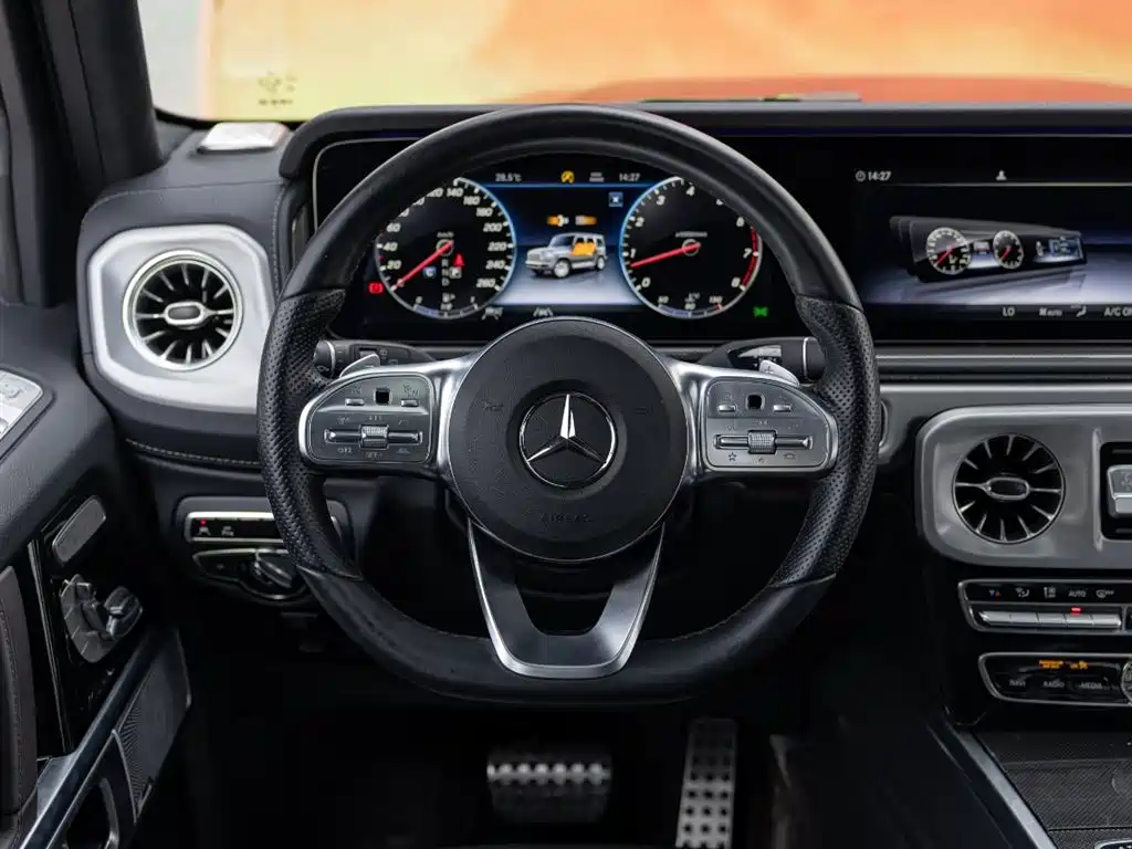 Mercedes-Benz G-Class 2023 — фото 12