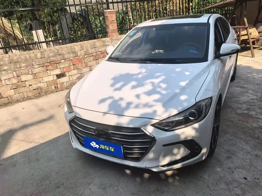 Hyundai Elantra 2018 — фото 2